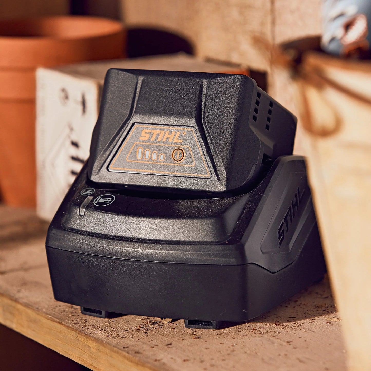 AL 101 Battery Charger